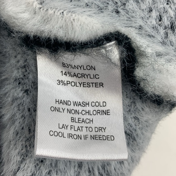 Calligraphie Soft Mock Turtleneck Sweater 3 Quarter sleeve Crop White Black XL - Picture 6 of 13